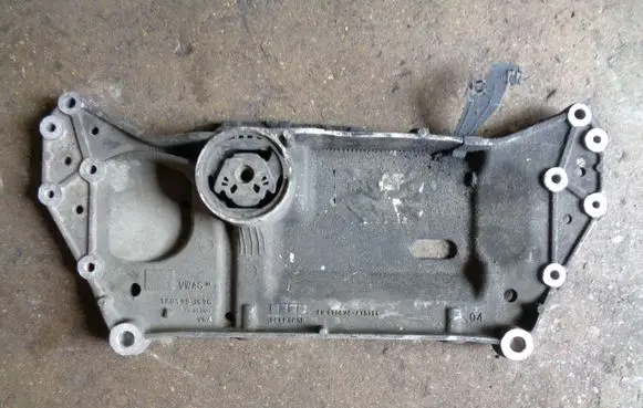 Volkswagen Golf Plus Front subframe 1K01993696 1K0199868