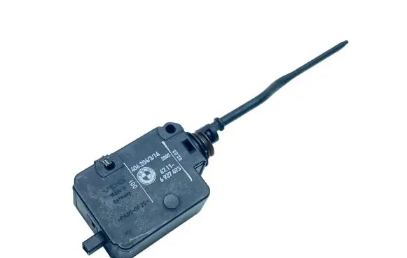 BMW X3 E83 Fuel tank cap lock motor 67116987637 67116927493 6987637