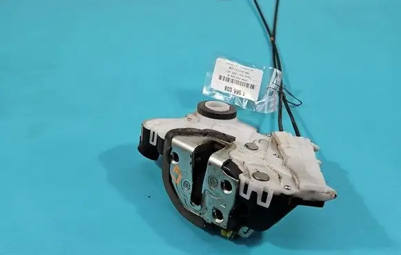 Toyota Yaris Front door lock IMPRK1566008