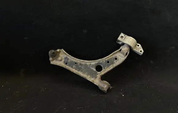 Volkswagen Golf V Front control arm 1k0407190