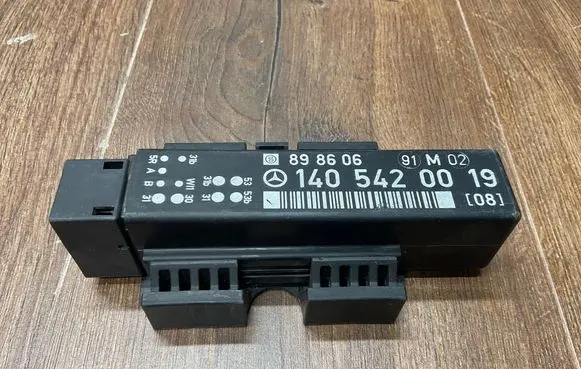 Mercedes-Benz S W140 Window wiper relay 1405420019