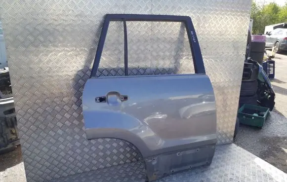 Suzuki Grand Vitara II Rear door
