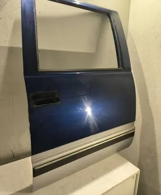 Chevrolet Suburban Rear door