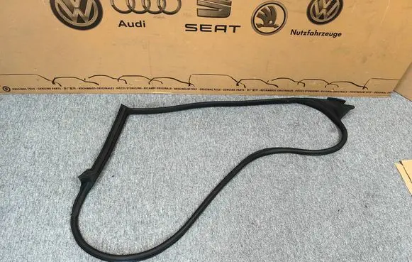 Audi Q8 Rubber seal front door (on door) 4M8831708D