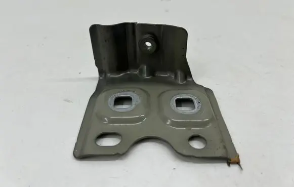 Mercedes-Benz CLA C118 X118 Fender mounting bracket A1778802100