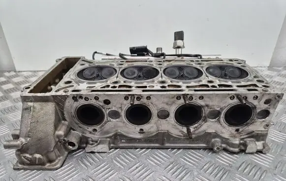 Mercedes-Benz E W212 Engine head R2710162201 A2710705495