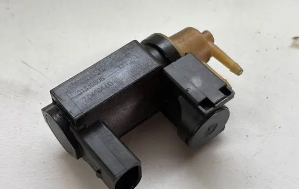 Volvo XC90 Turbo solenoid valve 31339808