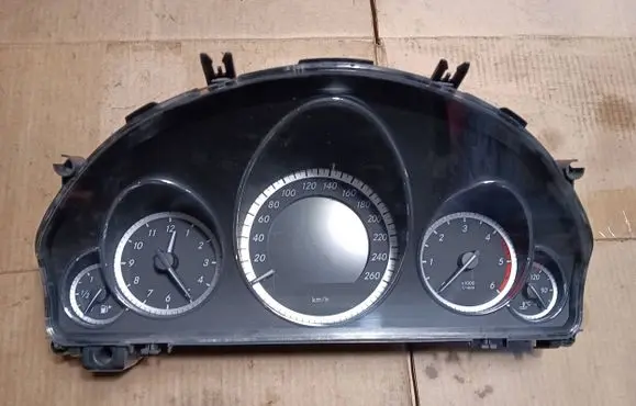 Mercedes-Benz E C207 W207 Speedometer (instrument cluster) A2129002909 A2049022702 A2129011900