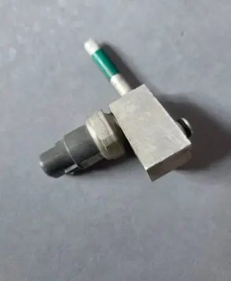Toyota Corolla E120 E130 Air conditioning (A/C) pressure sensor 443440