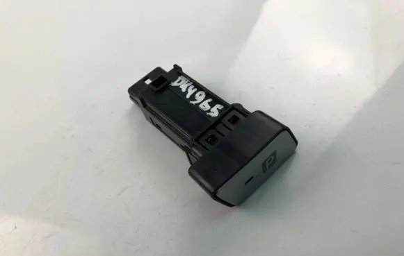 Toyota Prius (XW30) Other switches/knobs/shifts 15C315