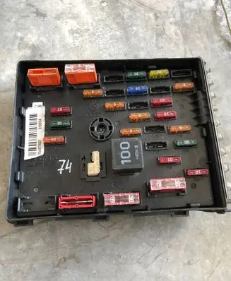 Volkswagen PASSAT B6 Fuse module 3C0937125 63592777