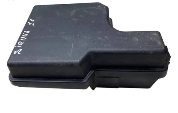 Toyota Sienna XL30 III Fuse box cover 8267208080