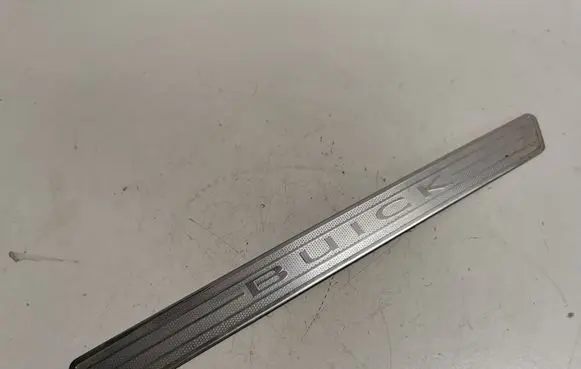 Front sill trim cover