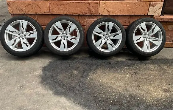 Audi Q7 4M R21 alloy rim 
