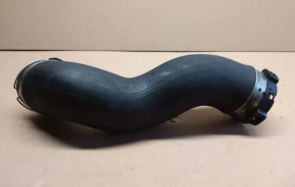 BMW 5 F10 F11 Intercooler hose/pipe 8516509