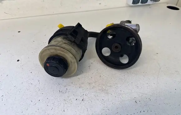 Opel Vivaro Power steering pump 111040 7700782884
