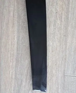 Opel Astra L Front door glass trim molding 9830836380