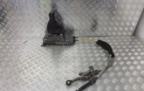 Skoda Fabia Mk1 (6Y) Gear selector/shifter in gearbox 