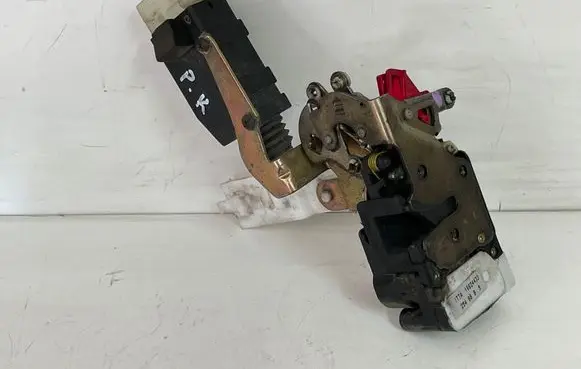 Opel Sintra Front door lock 16624433