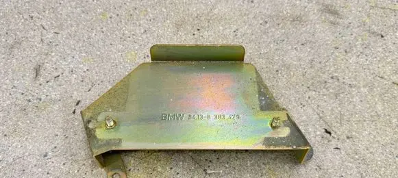 BMW 5 E39 Bracket in trunk/boot 8383479 84138383479