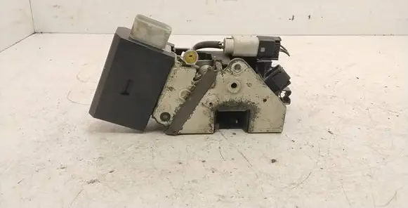 BMW 7 E38 Front door lock 8352165 140620751 6711