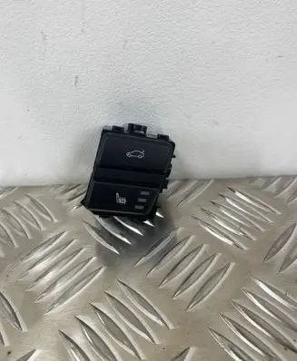 BMW 5 E60 E61 Seat heating switch 91590682 502308