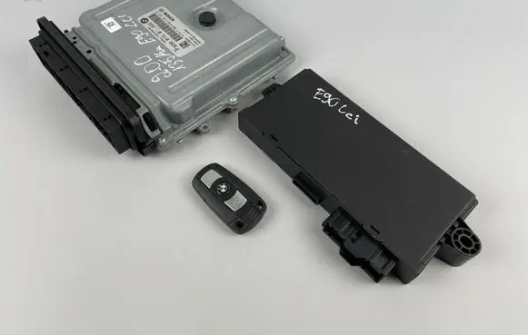 BMW 3 E90 E91 Engine ECU kit and lock set 8510829 9237047