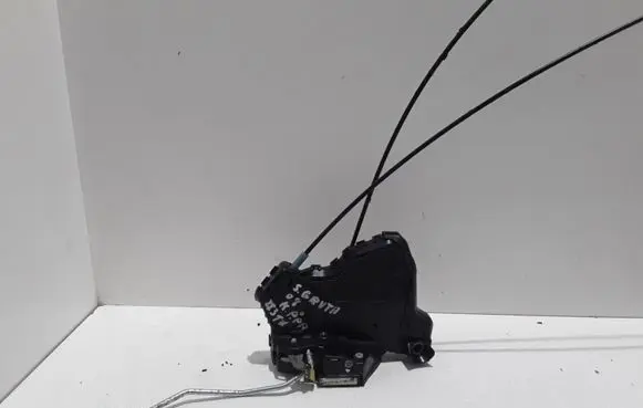 Suzuki Grand Vitara II Front door lock 7120403