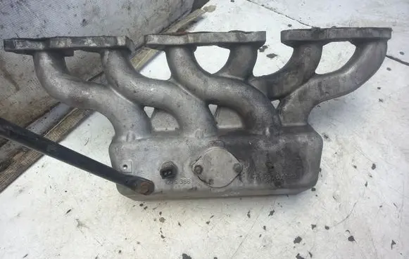 BMW 3 E30 Intake manifold 1275388
