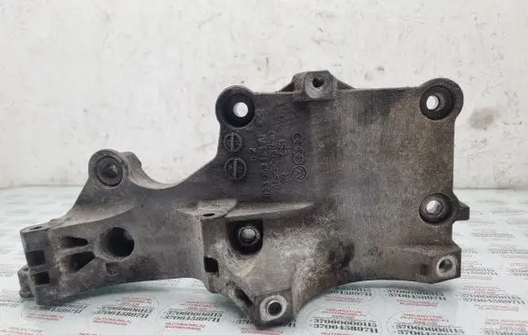 Volkswagen PASSAT B6 Generator/alternator bracket 038903143AF