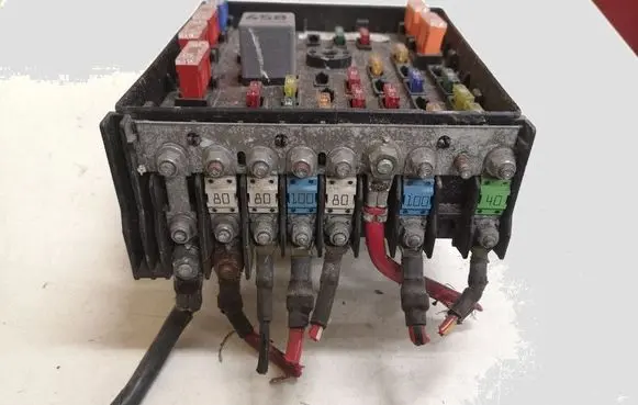Volkswagen PASSAT B6 Fuse module 21107105 3C0937125