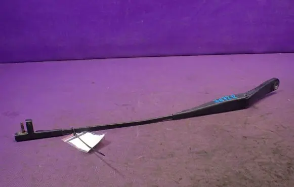Opel Astra H Front wiper blade arm 13111220LH