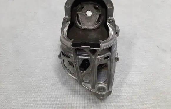 Audi Q7 4M Engine mount bracket 4M0199371FL