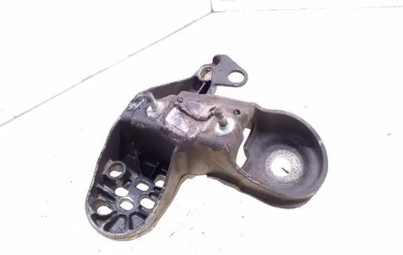 Audi A4 S4 B7 8E 8H Engine mounting bracket 8E0199351