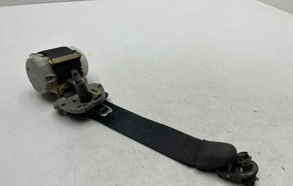 Toyota RAV 4 (XA20) Rear seatbelt 7L4910 111417