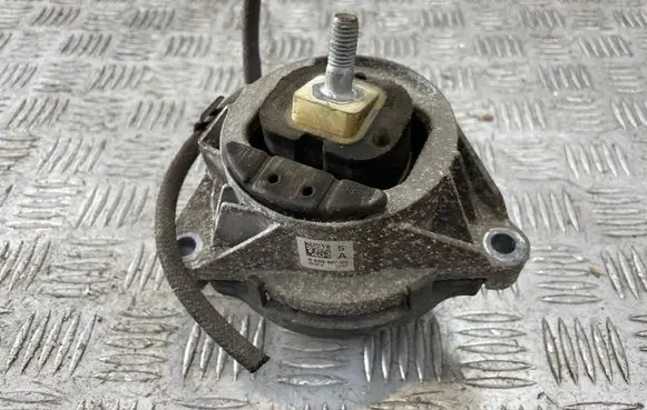 BMW 1 F20 F21 Engine mount bracket 6859407