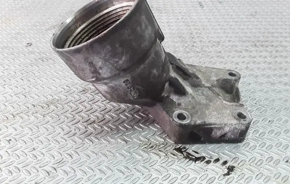 Oil filter mounting bracket