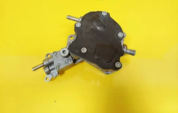 Audi A4 S4 B6 8E 8H Vacuum pump 038145209A