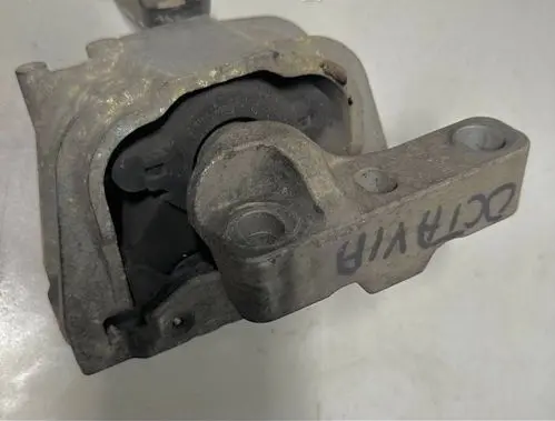 Skoda Superb B5 (3U) Engine mount bracket 1K0199269
