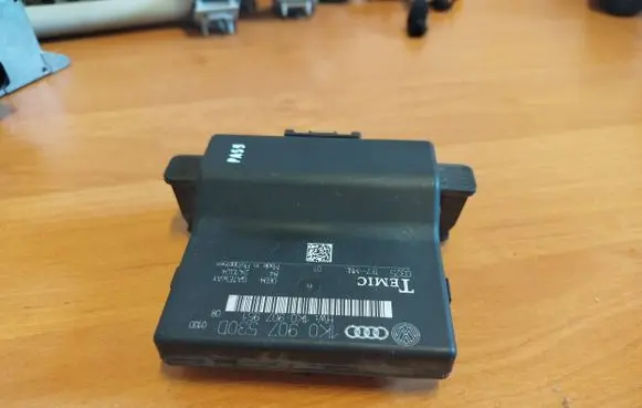 Audi A3 S3 8P Gateway control module 1K0907530D 1K0907951