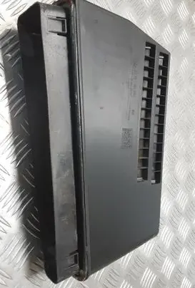 Land Rover Range Rover L322 Quarter panel pressure vent 8385388