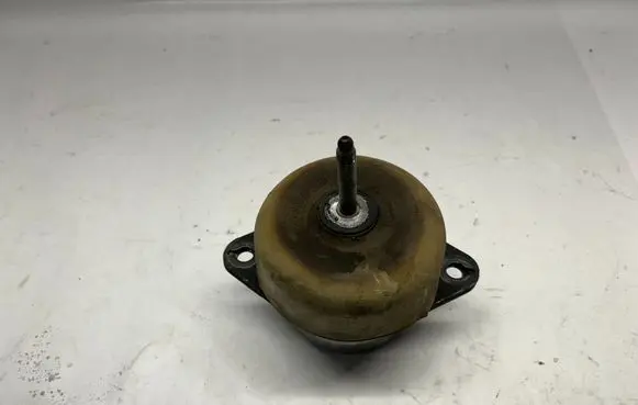 Engine mount bracket