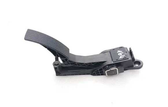 Mercedes-Benz GL X164 Accelerator throttle pedal A1643000004 050509 ZGS010