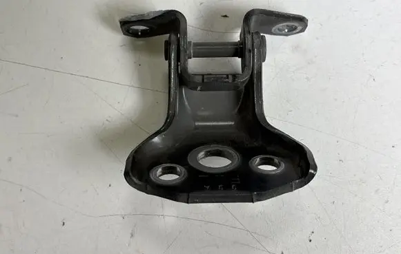 Subaru Outback (BT) Front door lower hinge 