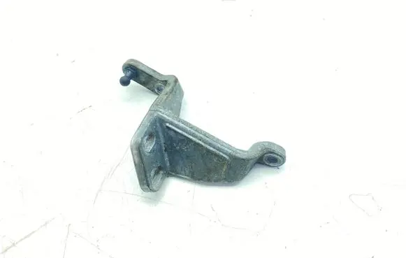 Engine mounting bracket