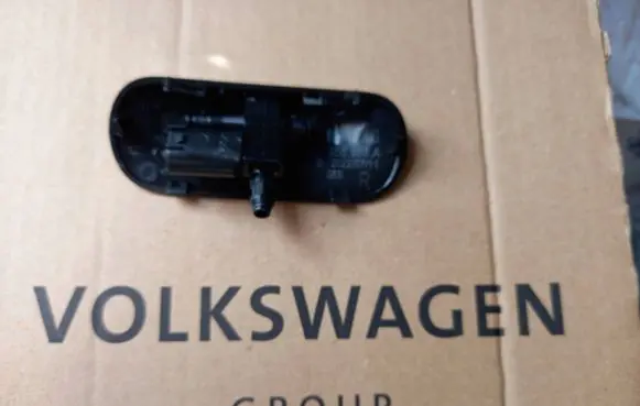 Skoda Superb B8 (3V) Windshield washer spray nozzle 3V0955988A