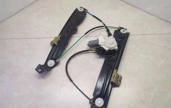 BMW 5 F10 F11 Front door electric window regulator 51337182132