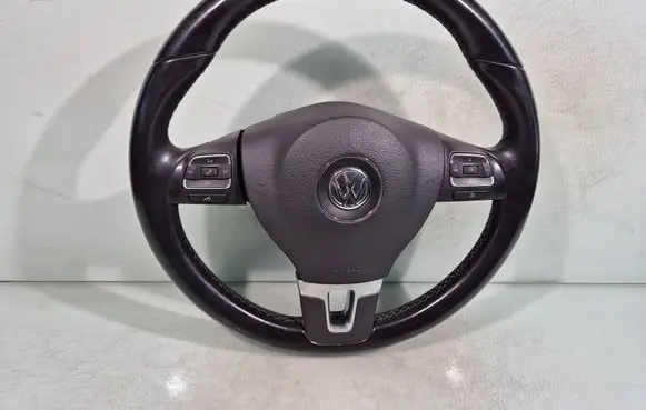 Volkswagen PASSAT B7 Steering wheel
