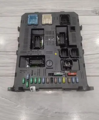 Peugeot 307 CC Comfort/convenience module 9663510180