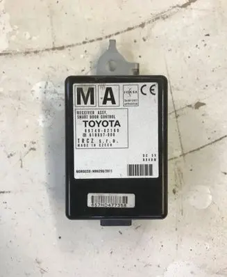Toyota Auris E180 Door control unit/module 8974002100